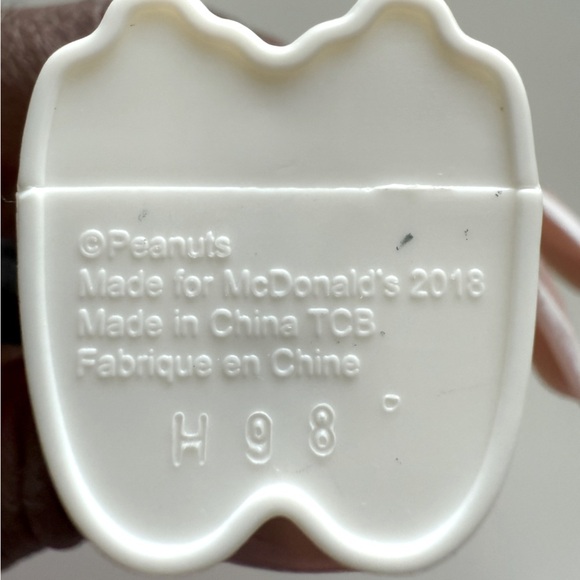 Peanuts White Collectible Toy Keychain - Picture 4 of 4